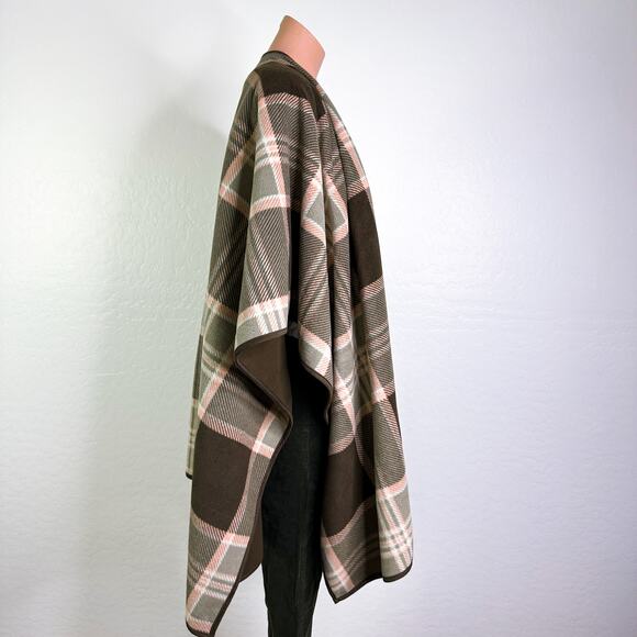 Woolrich Tartan Plaid Reversible Microfleece Blanket Cape Shawl Poncho Brown OS - Picture 5 of 10